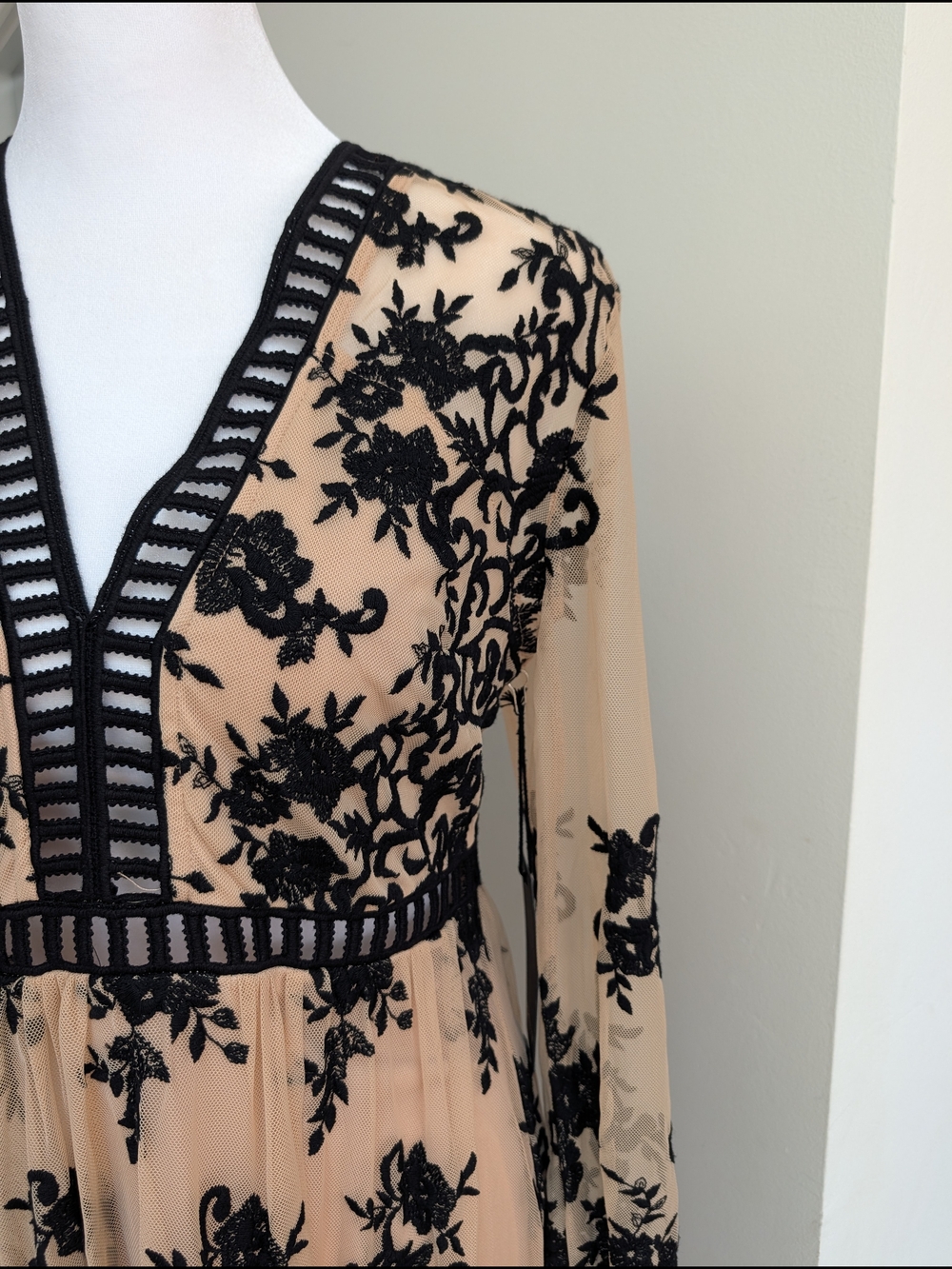 NWT Forever 21 Nude Maxi Dress with Black Lace Overlay - Picture 2 of 10